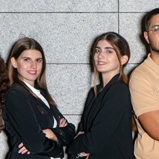 VibeAbroad: &#x397; &#x3C0;&#x3BB;&#x3B1;&#x3C4;&#x3C6;&#x3CC;&#x3C1;&#x3BC;&#x3B1; &#x3C0;&#x3BF;&#x3C5; &#x3C3;&#x3C5;&#x3BD;&#x3B4;&#x3AD;&#x3B5;&#x3B9; &#x3C4;&#x3BF;&#x3C5;&#x3C2; &#x3C4;&#x3B1;&#x3BE;&#x3B9;&#x3B4;&#x3B9;&#x3CE;&#x3C4;&#x3B5;&#x3C2; &#x3BC;&#x3B5; &#x3C4;&#x3BF;&#x3C5;&#x3C2; &#x3C4;&#x3BF;&#x3C0;&#x3B9;&#x3BA;&#x3BF;&#x3CD;&#x3C2; &#x3C0;&#x3BF;&#x3BB;&#x3B9;&#x3C4;&#x3B9;&#x3C3;&#x3BC;&#x3BF;&#x3CD;&#x3C2;