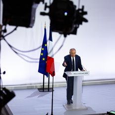 Κλιμακώνεται η αβεβαιότητα στη Γαλλία: Κίνδυνος κατάρρευσης της κυβέρνησης Μπαϊρού - Βουτιά σε μετοχές και ομόλογα