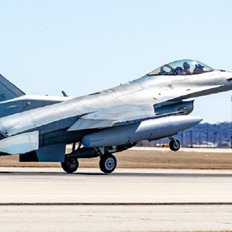 Lockheed Martin: &#x395;&#x3C0;&#x3AD;&#x3C3;&#x3C4;&#x3C1;&#x3B5;&#x3C8;&#x3B5; &#x3C3;&#x3C4;&#x3B7;&#x3BD; &#x395;&#x3BB;&#x3BB;&#x3AC;&#x3B4;&#x3B1; &#x3C4;&#x3BF; &#x3C0;&#x3C1;&#x3CE;&#x3C4;&#x3BF; &#x3B1;&#x3BD;&#x3B1;&#x3B2;&#x3B1;&#x3B8;&#x3BC;&#x3B9;&#x3C3;&#x3BC;&#x3AD;&#x3BD;&#x3BF; F-16 &#x3C3;&#x3C4;&#x3B7; &#x3B4;&#x3B9;&#x3B1;&#x3BC;&#x3CC;&#x3C1;&#x3C6;&#x3C9;&#x3C3;&#x3B7; Viper