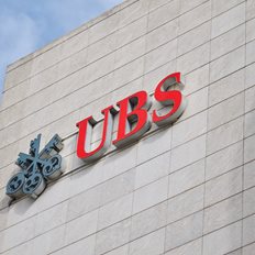 UBS: &#x39F;&#x3B9; &#x3BC;&#x3B5;&#x3B3;&#x3AC;&#x3BB;&#x3B5;&#x3C2; &#x3C0;&#x3C1;&#x3BF;&#x3BA;&#x3BB;&#x3AE;&#x3C3;&#x3B5;&#x3B9;&#x3C2; &#x3B3;&#x3B9;&#x3B1; &#x3C4;&#x3B9;&#x3C2; &#x3B1;&#x3B3;&#x3BF;&#x3C1;&#x3AD;&#x3C2; &#x3C3;&#x3C4;&#x3BF; &#x3C4;&#x3B5;&#x3BB;&#x3B5;&#x3C5;&#x3C4;&#x3B1;&#x3AF;&#x3BF; &#x3C4;&#x3C1;&#x3AF;&#x3BC;&#x3B7;&#x3BD;&#x3BF; &#x3C4;&#x3BF;&#x3C5; &#x3AD;&#x3C4;&#x3BF;&#x3C5;&#x3C2;