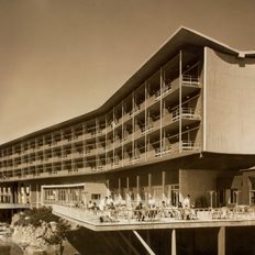 Regency Casino Mont Parnes: &#x397; &#x3C0;&#x3BF;&#x3BB;&#x3C5;&#x3C3;&#x3AE;&#x3BC;&#x3B1;&#x3BD;&#x3C4;&#x3B7; &#x3B9;&#x3C3;&#x3C4;&#x3BF;&#x3C1;&#x3AF;&#x3B1; &#x3B1;&#x3C0;&#x3CC; &#x3C4;&#x3B1; &#x3BC;&#x3AD;&#x3C3;&#x3B1; &#x3C4;&#x3B7;&#x3C2; &#x3B4;&#x3B5;&#x3BA;&#x3B1;&#x3B5;&#x3C4;&#x3AF;&#x3B1;&#x3C2; &#x3C4;&#x3BF;&#x3C5; 50 &#x3BC;&#x3AD;&#x3C7;&#x3C1;&#x3B9; &#x3C4;&#x3B7; &#x3BC;&#x3B5;&#x3C4;&#x3AC;&#x3B2;&#x3B1;&#x3C3;&#x3B7; &#x3C3;&#x3C4;&#x3B1; &#x3B2;&#x3CC;&#x3C1;&#x3B5;&#x3B9;&#x3B1; &#x3C0;&#x3C1;&#x3BF;&#x3AC;&#x3C3;&#x3C4;&#x3B9;&#x3B1;