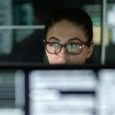 Η Εξέλιξη της Κυβερνοασφάλειας: Από την Προστασία στην Εμπιστοσύνη