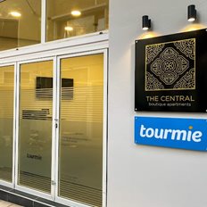 Tourmie: &#x393;&#x3AF;&#x3BD;&#x3B5;&#x3C4;&#x3B1;&#x3B9; outsource concierge &#x3B3;&#x3B9;&#x3B1; &#x3BE;&#x3B5;&#x3BD;&#x3BF;&#x3B4;&#x3BF;&#x3C7;&#x3B5;&#x3AF;&#x3B1; &#x3BA;&#x3B1;&#x3B9; &#x3BA;&#x3B1;&#x3C4;&#x3B1;&#x3BB;&#x3CD;&#x3BC;&#x3B1;&#x3C4;&#x3B1; &#x3BA;&#x3B1;&#x3B9; &quot;&#x3BA;&#x3BF;&#x3B9;&#x3C4;&#x3AC;&#x3B6;&#x3B5;&#x3B9;&quot; &#x3BD;&#x3AD;&#x3B5;&#x3C2; &#x3B1;&#x3B3;&#x3BF;&#x3C1;&#x3AD;&#x3C2;