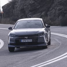Οδηγούμε DS No4 Hybrid: Η premium επιλογή