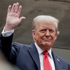 &quot;&#x39A;&#x3B1;&#x3C4;&#x3B1;&#x3C1;&#x3B3;&#x3AE;&#x3C3;&#x3C4;&#x3B5; &#x3C4;&#x3BF; Filibuster&quot;: &#x39F; &#x3A4;&#x3C1;&#x3B1;&#x3BC;&#x3C0; &#x3BA;&#x3B1;&#x3BB;&#x3B5;&#x3AF; &#x3C4;&#x3BF;&#x3C5;&#x3C2; &#x3A1;&#x3B5;&#x3C0;&#x3BF;&#x3C5;&#x3BC;&#x3C0;&#x3BB;&#x3B9;&#x3BA;&#x3B1;&#x3BD;&#x3BF;&#x3CD;&#x3C2; &#x3BD;&#x3B1; &#x3B5;&#x3BD;&#x3B5;&#x3C1;&#x3B3;&#x3BF;&#x3C0;&#x3BF;&#x3B9;&#x3AE;&#x3C3;&#x3BF;&#x3C5;&#x3BD; &#x3C4;&#x3B7;&#x3BD; &quot;&#x3A0;&#x3C5;&#x3C1;&#x3B7;&#x3BD;&#x3B9;&#x3BA;&#x3AE; &#x395;&#x3C0;&#x3B9;&#x3BB;&#x3BF;&#x3B3;&#x3AE;&quot; &#x3BA;&#x3B1;&#x3B9; &#x3BD;&#x3B1; &#x3C4;&#x3B5;&#x3C1;&#x3BC;&#x3B1;&#x3C4;&#x3AF;&#x3C3;&#x3BF;&#x3C5;&#x3BD; &#x3C4;&#x3BF; shutdown