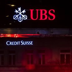UBS: &#x394;&#x3B5;&#x3BD; &#x3C7;&#x3C1;&#x3B5;&#x3B9;&#x3AC;&#x3B6;&#x3B5;&#x3C4;&#x3B1;&#x3B9; &#x3C0;&#x3B5;&#x3C1;&#x3B1;&#x3B9;&#x3C4;&#x3AD;&#x3C1;&#x3C9; &#x3C0;&#x3C1;&#x3BF;&#x3C3;&#x3C4;&#x3B1;&#x3C3;&#x3AF;&#x3B1; &#x3B1;&#x3C0;&#x3CC; &#x39A;&#x3B5;&#x3BD;&#x3C4;&#x3C1;&#x3B9;&#x3BA;&#x3AE; &#x3A4;&#x3C1;&#x3AC;&#x3C0;&#x3B5;&#x3B6;&#x3B1; &#x3BA;&#x3B1;&#x3B9; &#x39A;&#x3C5;&#x3B2;&#x3AD;&#x3C1;&#x3BD;&#x3B7;&#x3C3;&#x3B7; &#x3B3;&#x3B9;&#x3B1; &#x3C4;&#x3B7;&#x3BD; Credit Suisse