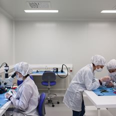 Prisma Electronics: &#x3A0;&#x3BF;&#x3B9;&#x3B1; &#x3B5;&#x3AF;&#x3BD;&#x3B1;&#x3B9; &#x3B7; &#x3B5;&#x3BB;&#x3BB;&#x3B7;&#x3BD;&#x3B9;&#x3BA;&#x3AE; &#x3B5;&#x3C4;&#x3B1;&#x3B9;&#x3C1;&#x3B5;&#x3AF;&#x3B1; &#x3C0;&#x3BF;&#x3C5; &#x3B5;&#x3BA;&#x3C4;&#x3BF;&#x3BE;&#x3B5;&#x3CD;&#x3B5;&#x3B9; &#x3BD;&#x3B1;&#x3BD;&#x3BF;&#x3B4;&#x3BF;&#x3C1;&#x3C5;&#x3C6;&#x3CC;&#x3C1;&#x3BF; &#x3C3;&#x3C4;&#x3BF; &#x3B4;&#x3B9;&#x3AC;&#x3C3;&#x3C4;&#x3B7;&#x3BC;&#x3B1;