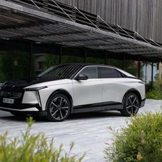 DS N°8: Το ηλεκτρικό "διαμάντι" των Coupe SUV