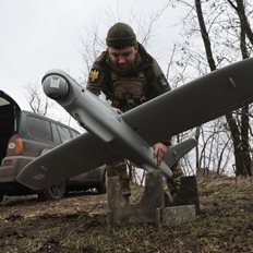 &#x3A7;&#x3B9;&#x3BB;&#x3B9;&#x3AC;&#x3B4;&#x3B5;&#x3C2; &#x3BC;&#x3AF;&#x3BD;&#x3B9; drones &#x3B5;&#x3BD;&#x3B1;&#x3BD;&#x3C4;&#x3AF;&#x3BF;&#x3BD; &#x3A1;&#x3CE;&#x3C3;&#x3C9;&#x3BD; &#x3C3;&#x3C4;&#x3C1;&#x3B1;&#x3C4;&#x3B9;&#x3C9;&#x3C4;&#x3CE;&#x3BD;- &#x3A4;&#x3BF; &#x3C0;&#x3BB;&#x3B5;&#x3BF;&#x3BD;&#x3AD;&#x3BA;&#x3C4;&#x3B7;&#x3BC;&#x3B1; &#x3C4;&#x3C9;&#x3BD; &#x39F;&#x3C5;&#x3BA;&#x3C1;&#x3B1;&#x3BD;&#x3CE;&#x3BD;