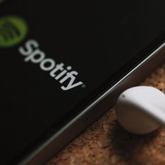 Spotify: &#x391;&#x3C0;&#x3C1;&#x3CC;&#x3C3;&#x3BC;&#x3B5;&#x3BD;&#x3B7; &#x3B1;&#x3CD;&#x3BE;&#x3B7;&#x3C3;&#x3B7; &#x3BA;&#x3B5;&#x3C1;&#x3B4;&#x3CE;&#x3BD; &#x3BA;&#x3B1;&#x3B9; &#x3C3;&#x3C5;&#x3BD;&#x3B4;&#x3C1;&#x3BF;&#x3BC;&#x3B7;&#x3C4;&#x3CE;&#x3BD; &#x3C3;&#x3C4;&#x3BF; &#x3B3;&#x27; &#x3C4;&#x3C1;&#x3AF;&#x3BC;&#x3B7;&#x3BD;&#x3BF;