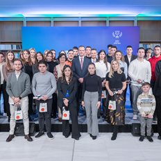 &#x39F; &#x391;&#x394;&#x39C;&#x397;&#x395; &#x3B5;&#x3C0;&#x3B9;&#x3B2;&#x3C1;&#x3B1;&#x3B2;&#x3B5;&#x3CD;&#x3B5;&#x3B9; &#x3C4;&#x3B1; &#x3C0;&#x3B1;&#x3B9;&#x3B4;&#x3B9;&#x3AC; &#x3C4;&#x3C9;&#x3BD; &#x3B5;&#x3C1;&#x3B3;&#x3B1;&#x3B6;&#x3BF;&#x3BC;&#x3AD;&#x3BD;&#x3C9;&#x3BD; &#x3C4;&#x3BF;&#x3C5; &#x3C0;&#x3BF;&#x3C5; &#x3B1;&#x3C1;&#x3AF;&#x3C3;&#x3C4;&#x3B5;&#x3C5;&#x3C3;&#x3B1;&#x3BD;