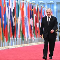 Η οικονομικά αποδυναμωμένη Ρωσία προκαλεί την Ευρώπη