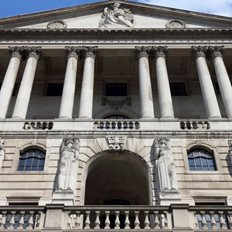 Τράπεζα της Αγγλίας: Αμετάβλητα τα επιτόκια στο υψηλό 15 ετών του 5,25%