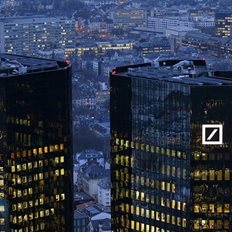 Deutsche Bank: &quot;&#x391;&#x3BD;&#x3B5;&#x3B2;&#x3AC;&#x3B6;&#x3B5;&#x3B9;&quot; &#x3C4;&#x3B9;&#x3C2; &#x3C4;&#x3B9;&#x3BC;&#x3AD;&#x3C2;-&#x3C3;&#x3C4;&#x3CC;&#x3C7;&#x3BF;&#x3C5;&#x3C2; &#x3B3;&#x3B9;&#x3B1; &#x3CC;&#x3BB;&#x3B5;&#x3C2; &#x3C4;&#x3B9;&#x3C2; &#x3B5;&#x3BB;&#x3BB;&#x3B7;&#x3BD;&#x3B9;&#x3BA;&#x3AD;&#x3C2; &#x3C4;&#x3C1;&#x3AC;&#x3C0;&#x3B5;&#x3B6;&#x3B5;&#x3C2;