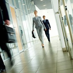 Amazon, Google και Duolingo περικόπτουν εκατοντάδες θέσεις εργασίας: Οι πρώτες απολύσεις του 2024