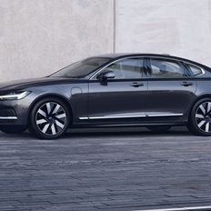 Volvo ES90: &#x388;&#x3C1;&#x3C7;&#x3B5;&#x3C4;&#x3B1;&#x3B9; &#x3C4;&#x3BF; &#x3B7;&#x3BB;&#x3B5;&#x3BA;&#x3C4;&#x3C1;&#x3B9;&#x3BA;&#x3CC; &#x3BA;&#x3B1;&#x3B9; &#x3C0;&#x3BF;&#x3BB;&#x3C5;&#x3C4;&#x3B5;&#x3BB;&#x3AD;&#x3C2; sedan
