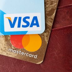 Visa &#x3BA;&#x3B1;&#x3B9; Mastercard &#x3C3;&#x3C7;&#x3B5;&#x3B4;&#x3B9;&#x3AC;&#x3B6;&#x3BF;&#x3C5;&#x3BD; &#x3B1;&#x3C5;&#x3BE;&#x3AE;&#x3C3;&#x3B5;&#x3B9;&#x3C2; &#x3C3;&#x3C4;&#x3B9;&#x3C2; &#x3C0;&#x3C1;&#x3BF;&#x3BC;&#x3AE;&#x3B8;&#x3B5;&#x3B9;&#x3B5;&#x3C2; &#x3C7;&#x3C1;&#x3B5;&#x3C9;&#x3C3;&#x3C4;&#x3B9;&#x3BA;&#x3CE;&#x3BD; &#x3BA;&#x3B1;&#x3B9; &#x3C0;&#x3B9;&#x3C3;&#x3C4;&#x3C9;&#x3C4;&#x3B9;&#x3BA;&#x3CE;&#x3BD; &#x3BA;&#x3B1;&#x3C1;&#x3C4;&#x3CE;&#x3BD;