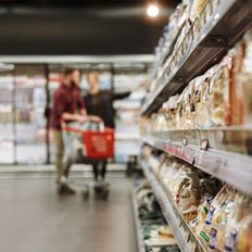 Το "χρυσό" καλοκαίρι των σούπερ μάρκετ: 757 εκατ. ευρώ επιπλέον στα ταμεία