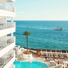 Premia: &#x39F;&#x3BB;&#x3BF;&#x3BA;&#x3BB;&#x3AE;&#x3C1;&#x3C9;&#x3C3;&#x3B5; &#x3C4;&#x3B7;&#x3BD;&#xA0;&#x3B1;&#x3B3;&#x3BF;&#x3C1;&#x3AC; &#x3BE;&#x3B5;&#x3BD;&#x3BF;&#x3B4;&#x3BF;&#x3C7;&#x3B5;&#x3AF;&#x3BF;&#x3C5; &#x3C3;&#x3C4;&#x3B9;&#x3C2; &#x39A;&#x3AC;&#x3BD;&#x3B1;&#x3C1;&#x3B9;&#x3B5;&#x3C2; &#x39D;&#x3AE;&#x3C3;&#x3BF;&#x3C5;&#x3C2; &#x3B1;&#x3C0;&#x3CC; &#x3C4;&#x3B7;&#x3BD; NTLG &#x3AD;&#x3BD;&#x3B1;&#x3BD;&#x3C4;&#x3B9; &#x20AC;64 &#x3B5;&#x3BA;&#x3B1;&#x3C4;.