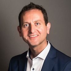 Πώς ένας Ιρλανδός επιχειρηματίας στράφηκε από την κτηνοτροφία στην Fintech και έκανε περιουσία 900 εκατ. δολαρίων