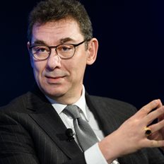 Ο Αλ. Μπουρλά (Pfizer) είναι "σίγουρος" για το εμβόλιο κορονοϊού και ήδη "κοιτά" μετά την πανδημία