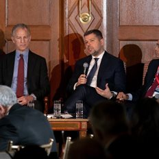 Στάσσης από Ουάσιγκτον: Αφιερωμένο στην ανάπτυξη καθαρών τεχνολογιών και ευελιξίας το επιχειρηματικό σχέδιο της ΔΕΗ