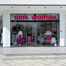 Pink Woman: &#x3A4;&#x3BF; success story, &#x3B7; &quot;&#x3B1;&#x3BD;&#x3B1;&#x3B3;&#x3AD;&#x3BD;&#x3BD;&#x3B7;&#x3C3;&#x3B7;&quot; &#x3BC;&#x3B5;&#x3C4;&#x3AC; &#x3C4;&#x3B7;&#x3BD; &#x3C0;&#x3B1;&#x3BD;&#x3B4;&#x3B7;&#x3BC;&#x3AF;&#x3B1; &#x3BA;&#x3B1;&#x3B9; &#x3C4;&#x3B1; &#x3B5;&#x3C0;&#x3CC;&#x3BC;&#x3B5;&#x3BD;&#x3B1; &#x3B5;&#x3C0;&#x3B5;&#x3BD;&#x3B4;&#x3C5;&#x3C4;&#x3B9;&#x3BA;&#x3AC; &#x3C0;&#x3BB;&#x3AC;&#x3BD;&#x3B1;