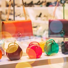 Ο δισεκατομμυριούχος της Hermès που δίνει την περιουσία στον κηπουρό του δεν είναι ο μόνος