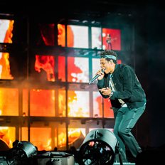 Jay-Z: &#x3A0;&#x3B1;&#x3C1;&#x3B1;&#x3BC;&#x3AD;&#x3BD;&#x3B5;&#x3B9; &#x3BF; &#x3C0;&#x3BB;&#x3BF;&#x3C5;&#x3C3;&#x3B9;&#x3CC;&#x3C4;&#x3B5;&#x3C1;&#x3BF;&#x3C2; &#x3C1;&#x3AC;&#x3C0;&#x3B5;&#x3C1; &#x3BC;&#x3B5; &#x3C0;&#x3B5;&#x3C1;&#x3B9;&#x3BF;&#x3C5;&#x3C3;&#x3AF;&#x3B1; &#x3B1;&#x3BE;&#x3AF;&#x3B1;&#x3C2; 2,5 &#x3B4;&#x3B9;&#x3C3;. &#x3B4;&#x3BF;&#x3BB;&#x3AC;&#x3C1;&#x3B9;&#x3B1;