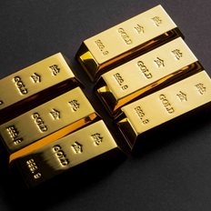 Σε υψηλό τριών εβδομάδων ο χρυσός, σκαρφάλωσε πάνω από τα 1.900 δολ.