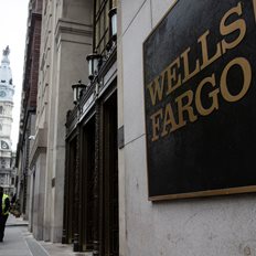 Η προσπάθεια της Wells Fargo να εξιλεωθεί