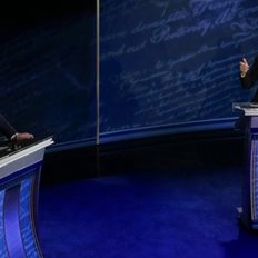 Μεγαλώνει το προβάδισμα Χάρις έναντι Τράμπ - Κερδίζει 6 από τις 7 κρίσιμες πολιτείες - Ισοπαλία στην 7η