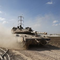 &#x393;&#x3B9;&#x3B1;&#x3C4;&#x3AF; &#x3C4;&#x3B1; &#x3B9;&#x3C3;&#x3C1;&#x3B1;&#x3B7;&#x3BB;&#x3B9;&#x3BD;&#x3AC; &#x3AC;&#x3C1;&#x3BC;&#x3B1;&#x3C4;&#x3B1; Merkava Mark IV &#x3B5;&#x3AF;&#x3BD;&#x3B1;&#x3B9; &#x3C0;&#x3B9;&#x3BF; &#x3B1;&#x3BD;&#x3B8;&#x3B5;&#x3BA;&#x3C4;&#x3B9;&#x3BA;&#x3AC; &#x3C3;&#x3B5; &#x3B5;&#x3C0;&#x3B9;&#x3B8;&#x3AD;&#x3C3;&#x3B5;&#x3B9;&#x3C2; &#x3B1;&#x3C0;&#x3CC; drones &#x3C3;&#x3B5; &#x3C3;&#x3CD;&#x3B3;&#x3BA;&#x3C1;&#x3B9;&#x3C3;&#x3B7; &#x3BC;&#x3B5; &#x3AC;&#x3BB;&#x3BB;&#x3B1;