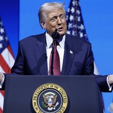 &#x39E;&#x3B5;&#x3C7;&#x3AC;&#x3C3;&#x3C4;&#x3B5; &#x3C4;&#x3BF;&#x3C5;&#x3C2; &#x3B4;&#x3B1;&#x3C3;&#x3BC;&#x3BF;&#x3CD;&#x3C2; - &#x397; &#x3BA;&#x3C5;&#x3B2;&#x3AD;&#x3C1;&#x3BD;&#x3B7;&#x3C3;&#x3B7; &#x3A4;&#x3C1;&#x3B1;&#x3BC;&#x3C0; &#x3C0;&#x3C1;&#x3AD;&#x3C0;&#x3B5;&#x3B9; &#x3BD;&#x3B1; &#x3C4;&#x3B9;&#x3B8;&#x3B1;&#x3C3;&#x3B5;&#x3CD;&#x3C3;&#x3B5;&#x3B9; &#x3B1;&#x3BB;&#x3BB;&#x3B9;&#x3CE;&#x3C2; &#x3C4;&#x3B7;&#x3BD; &#x395;&#x395;