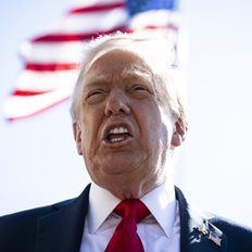 Οι "φίλοι" του Τραμπ που μπορούν να κερδίσουν δισεκατομμύρια από την επίθεση στη Βενεζουέλα