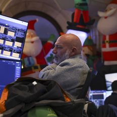 Wall Street: Σε ρυθμούς ρεκόρ ο S&amp;P 500 εν όψει Χριστουγέννων