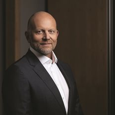 Jan Karas (CEO &#x39F;&#x3A0;&#x391;&#x3A0;): &#x39F;&#x3B9; &#x3C0;&#x3C1;&#x3BF;&#x3BA;&#x3BB;&#x3AE;&#x3C3;&#x3B5;&#x3B9;&#x3C2; &#x3B5;&#x3AF;&#x3BD;&#x3B1;&#x3B9; &#x3B3;&#x3B9;&#x3B1; &#x3C4;&#x3BF;&#x3C5;&#x3C2; &#x3B4;&#x3C5;&#x3BD;&#x3B1;&#x3C4;&#x3BF;&#x3CD;&#x3C2;