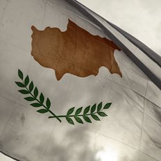 Γιατί οι τράπεζες βλέπουν την αγορά της Κύπρου ως προέκταση και πύλη εισόδου προς ανατολάς