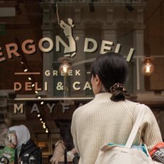 H ελληνική αλυσίδα εστίασης που επεκτείνεται σε Εμιράτα και Μ. Ανατολή