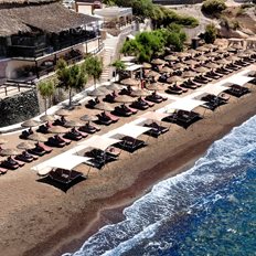 Το mega beach club που θέλει η Royal Caribbean στη Σαντορίνη και οι αντιδράσεις