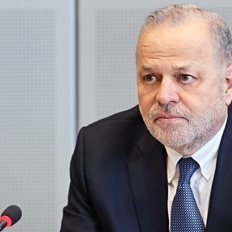 &#x395;&#x3C5;. &#x39C;&#x3C5;&#x3C4;&#x3B9;&#x3BB;&#x3B7;&#x3BD;&#x3B1;&#x3AF;&#x3BF;&#x3C2;: &#x394;&#x3BF;&#x3C5;&#x3BB;&#x3B5;&#x3CD;&#x3BF;&#x3C5;&#x3BC;&#x3B5; &#x3AE;&#x3B4;&#x3B7; &#x3B3;&#x3B9;&#x3B1; &#x3C4;&#x3BF; 2024, &#x3C4;&#x3B1; &#x3BC;&#x3B5;&#x3B3;&#x3AD;&#x3B8;&#x3B7; &#x3C4;&#x3BF;&#x3C5; 2023 &#x3B5;&#x3AF;&#x3BD;&#x3B1;&#x3B9; &#x3AE;&#x3B4;&#x3B7; &#x3B3;&#x3BD;&#x3C9;&#x3C3;&#x3C4;&#x3AC;