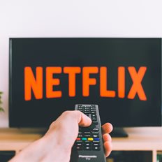 H Netflix &#x3C0;&#x3C1;&#x3BF;&#x3C7;&#x3C9;&#x3C1;&#x3AC; &#x3C3;&#x3B5; split &#x3C4;&#x3B7;&#x3C2; &#x3BC;&#x3B5;&#x3C4;&#x3BF;&#x3C7;&#x3AE;&#x3C2; &#x3C4;&#x3B7;&#x3C2; &#x3BC;&#x3B5; &#x3B1;&#x3BD;&#x3B1;&#x3BB;&#x3BF;&#x3B3;&#x3AF;&#x3B1; 10 &#x3BD;&#x3AD;&#x3C9;&#x3BD; &#x3C0;&#x3C1;&#x3BF;&#x3C2; 1 &#x3C0;&#x3B1;&#x3BB;&#x3B1;&#x3B9;&#x3AC;
