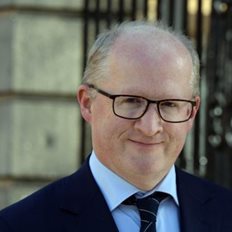 Φίλιπ Λέιν: Η ΕΚΤ είναι αρκετά μακριά από τις μειώσεις επιτοκίων