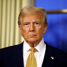 Ο Τραμπ "αυτοπαγιδεύεται" με τους δασμούς