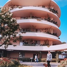 &#x395;&#x3BB;&#x3BB;&#x3B7;&#x3BD;&#x3B9;&#x3BA;&#x3CC;: &#x3A0;&#x3CC;&#x3C3;&#x3BF; &#x3C0;&#x3C9;&#x3BB;&#x3BF;&#x3CD;&#x3BD;&#x3C4;&#x3B1;&#x3B9; &#x3C4;&#x3B1; &#x3C3;&#x3C0;&#x3AF;&#x3C4;&#x3B9;&#x3B1; &#x3C3;&#x3C4;&#x3B7; &#x3BD;&#x3AD;&#x3B1; &#x3B3;&#x3B5;&#x3B9;&#x3C4;&#x3BF;&#x3BD;&#x3B9;&#x3AC; Little Athens