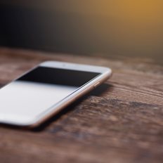 &#x39F;&#x3B9; &#x3BA;&#x3B9;&#x3BD;&#x3B5;&#x3B6;&#x3B9;&#x3BA;&#x3AD;&#x3C2; &#x3B5;&#x3C4;&#x3B1;&#x3B9;&#x3C1;&#x3B5;&#x3AF;&#x3B5;&#x3C2; smartphones &#x3AD;&#x3C7;&#x3BF;&#x3C5;&#x3BD; &#x3C6;&#x3B8;&#x3AC;&#x3C3;&#x3B5;&#x3B9; &#x3C4;&#x3B7;&#x3BD; Apple