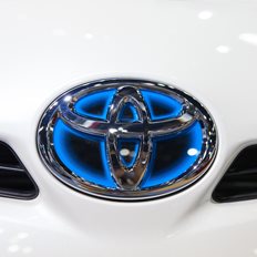 Toyota: &#x391;&#x3BD;&#x3B5;&#x3B2;&#x3AC;&#x3B6;&#x3B5;&#x3B9; &#x3C4;&#x3B9;&#x3C2; &#x3B5;&#x3BA;&#x3C4;&#x3B9;&#x3BC;&#x3AE;&#x3C3;&#x3B5;&#x3B9;&#x3C2; &#x3B3;&#x3B1; &#x3C4;&#x3B1; &#x3B5;&#x3C4;&#x3AE;&#x3C3;&#x3B9;&#x3B1; &#x3BA;&#x3AD;&#x3C1;&#x3B4;&#x3B7;, &#x3BE;&#x3B5;&#x3C0;&#x3AD;&#x3C1;&#x3B1;&#x3C3;&#x3B5; &#x3C4;&#x3B9;&#x3C2; &#x3C0;&#x3C1;&#x3BF;&#x3C3;&#x3B4;&#x3BF;&#x3BA;&#x3AF;&#x3B5;&#x3C2; &#x3C3;&#x3C4;&#x3BF; &#x3B3;&#x2019; &#x3C4;&#x3C1;&#x3AF;&#x3BC;&#x3B7;&#x3BD;&#x3BF; &#x3C7;&#x3C1;&#x3AE;&#x3C3;&#x3B7;&#x3C2;