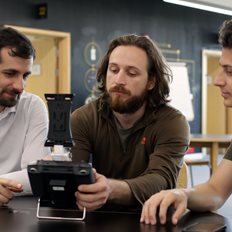 Perceptual Robotics: &quot;&#x39A;&#x3BF;&#x3B9;&#x3C4;&#x3AC;&#x3B6;&#x3B5;&#x3B9;&quot; &#x392;&#x3CC;&#x3C1;&#x3B5;&#x3B9;&#x3B1; &#x3BA;&#x3B1;&#x3B9; &#x39B;&#x3B1;&#x3C4;&#x3B9;&#x3BD;&#x3B9;&#x3BA;&#x3AE; &#x391;&#x3BC;&#x3B5;&#x3C1;&#x3B9;&#x3BA;&#x3AE; &#x3BC;&#x3B5;&#x3C4;&#x3AC; &#x3C4;&#x3B7; &#x3C7;&#x3C1;&#x3B7;&#x3BC;&#x3B1;&#x3C4;&#x3BF;&#x3B4;&#x3CC;&#x3C4;&#x3B7;&#x3C3;&#x3B7;
