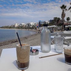 Η προσφιλής συνήθεια στον κλάδο τροφίμων και ποτών στη χώρα μας - Το 95% των Ελλήνων αγοράζουν καφέ