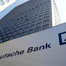 Deutsche Bank: &#x39F;&#x3B9; &#x3C4;&#x3C1;&#x3B5;&#x3B9;&#x3C2; &#x3BB;&#x3CC;&#x3B3;&#x3BF;&#x3B9; &#x3C0;&#x3BF;&#x3C5; &#x3B4;&#x3B5;&#x3AF;&#x3C7;&#x3BD;&#x3BF;&#x3C5;&#x3BD; &#x3C0;&#x3C1;&#x3BF;&#x3C2; &#x3C0;&#x3B5;&#x3C1;&#x3B1;&#x3B9;&#x3C4;&#x3AD;&#x3C1;&#x3C9; &#x3B9;&#x3C3;&#x3C7;&#x3C5;&#x3C1;&#x3CC; &#x3C1;&#x3AC;&#x3BB;&#x3B9; &#x3C3;&#x3C4;&#x3B9;&#x3C2; &#x3B1;&#x3B3;&#x3BF;&#x3C1;&#x3AD;&#x3C2; &#x3BA;&#x3B1;&#x3B9; &#x3BF; &#x3BC;&#x3B5;&#x3B3;&#x3AC;&#x3BB;&#x3BF;&#x3C2; &#x3BA;&#x3AF;&#x3BD;&#x3B4;&#x3C5;&#x3BD;&#x3BF;&#x3C2; &#x3C0;&#x3BF;&#x3C5; &#x3BC;&#x3C0;&#x3BF;&#x3C1;&#x3B5;&#x3AF; &#x3BD;&#x3B1; &#x3B1;&#x3BD;&#x3B1;&#x3C4;&#x3C1;&#x3AD;&#x3C8;&#x3B5;&#x3B9; &#x3C4;&#x3B1; &#x3C0;&#x3AC;&#x3BD;&#x3C4;&#x3B1;
